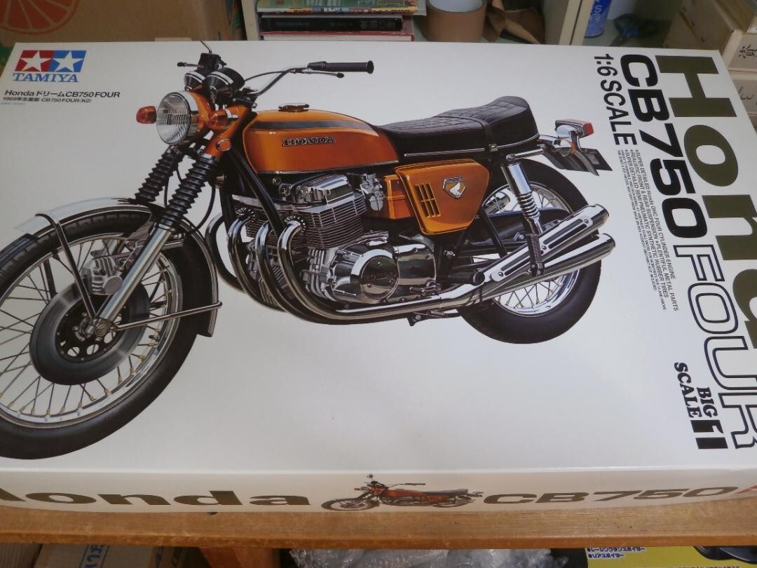 TAMIYA Honda CB750 FOUR 1/6スケール Tamiya 1/6 Honda CB750 Four Big Scale Motorcycle Model Kit