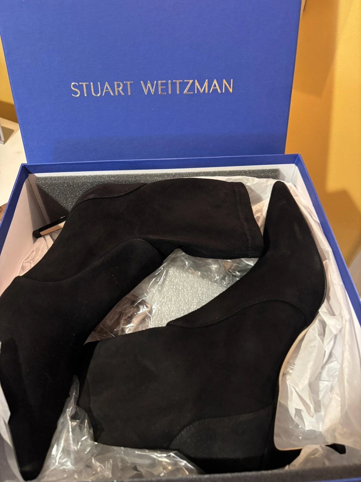 Classic Stuart Weitzman ankle boots Pull On. Size women 8