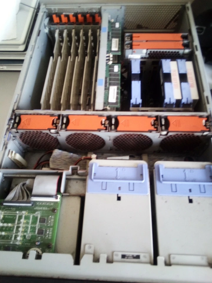 IBM NETFINITY 6000R 8682-PIII XEON 700 MHZ  Server Sale - Image 4 of 4