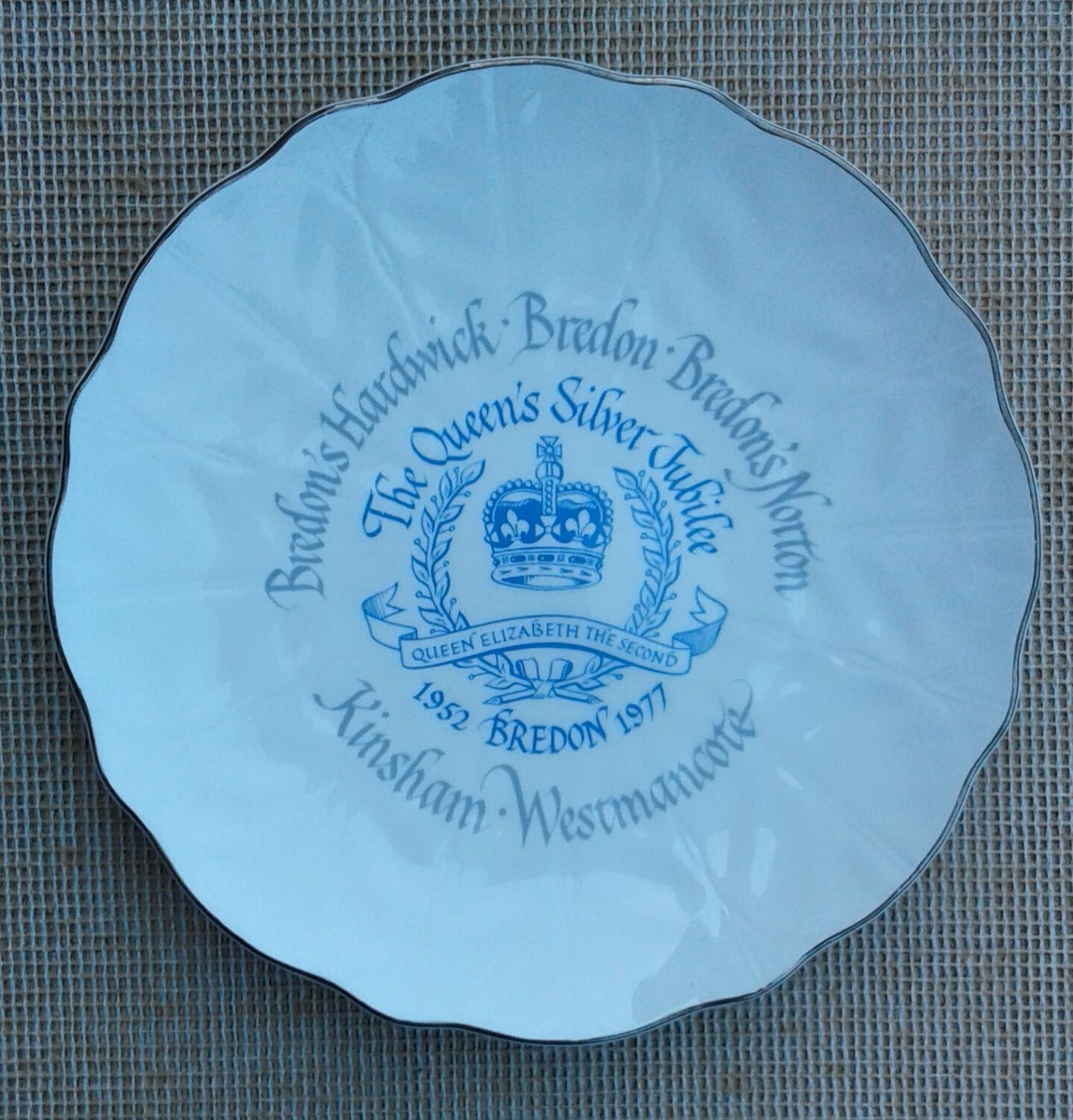 THE QUEEN'S SILVER JUBILEE 1952 - 1977 - COUNTESS FINE BONE CHINA