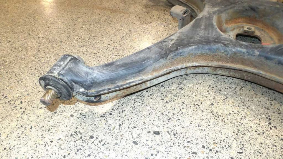 72-80 Mercedes Benz R107 450SL 450SLC Driver Side LH REAR Trailing Arm OEM - Image 2 of 4