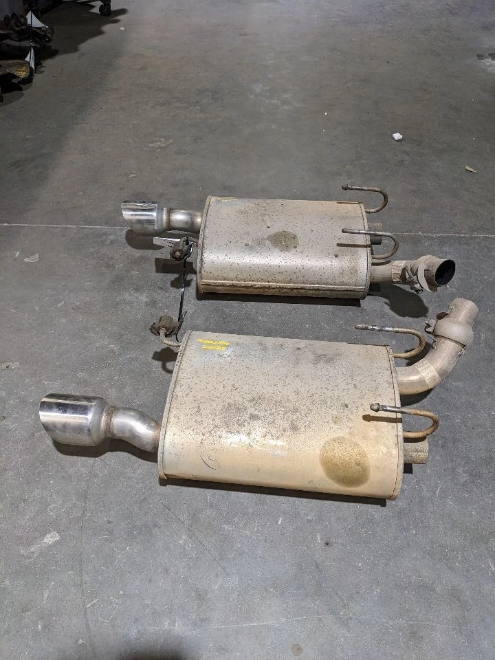 2011-2014 年福特野马 V6 3.7L 原始设备制造商排气消声器轴背套件左 & R117 — 第 4/4 张图片