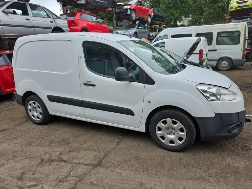 Cuadro de instrumentos Peugeot Partner Mk2 Hdi Pro 2008-2018  Foto 2 de 4