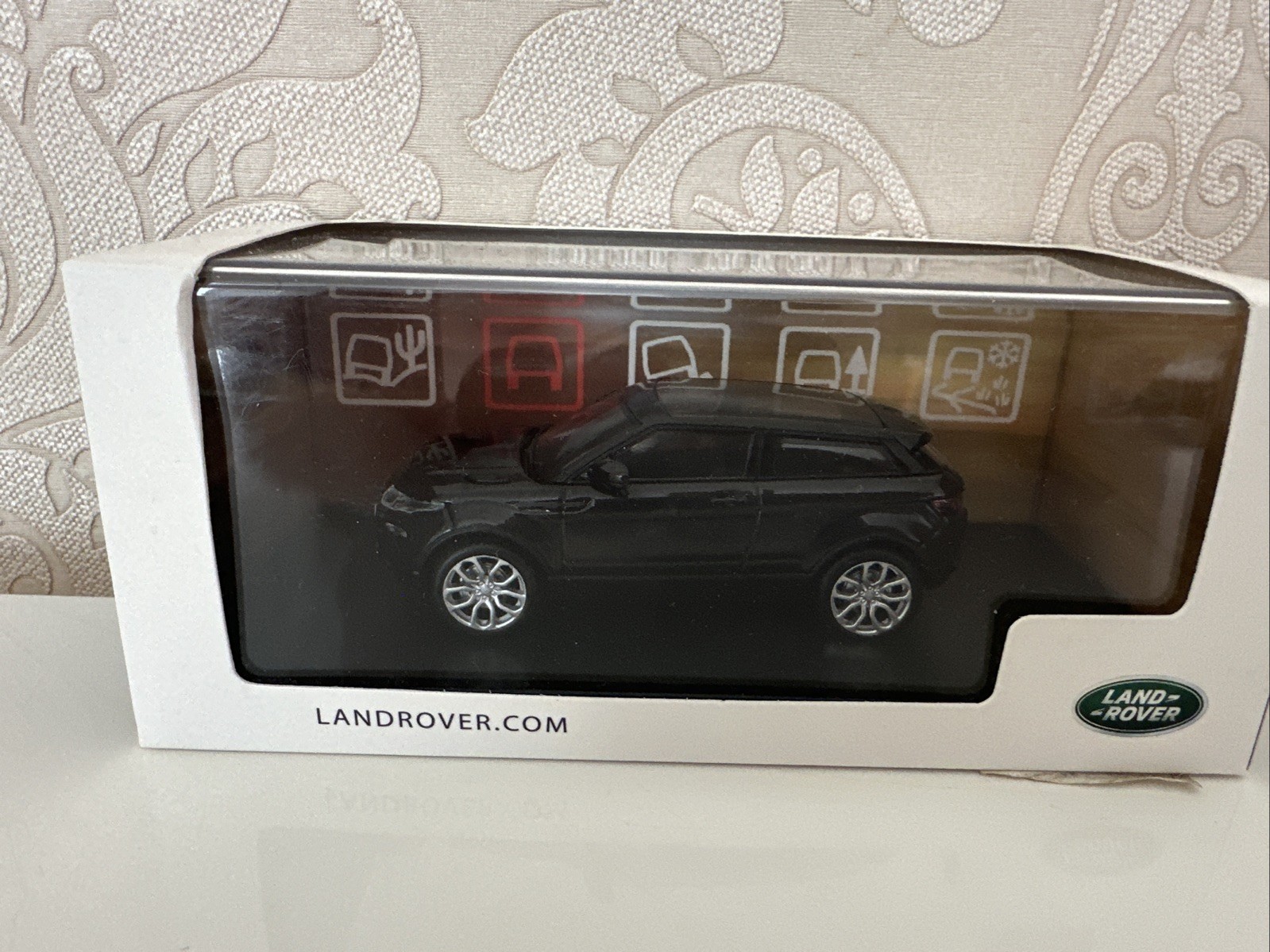 Ixo Models 1/43 Scale RN141280 - Range Rover Evoque - Black