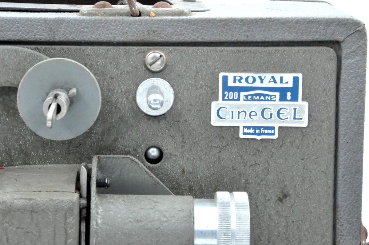 Ancien projecteur de films Royal CinéGEL Le Mans vintage