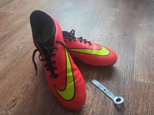 Football Boots NIKE HYPERVENOM SG - UK 