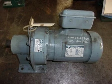 SUMITOMO SM-CYCLO HM0582 1/2hp 1730 RPM TC-F 35:1 3ph INDUCTION GEAR MOTOR