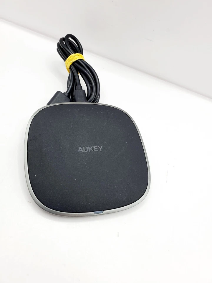 AUKEY Graphite Lite Q 10W Wireless Fast Charger Model LC-C6 - Image 2 of 4