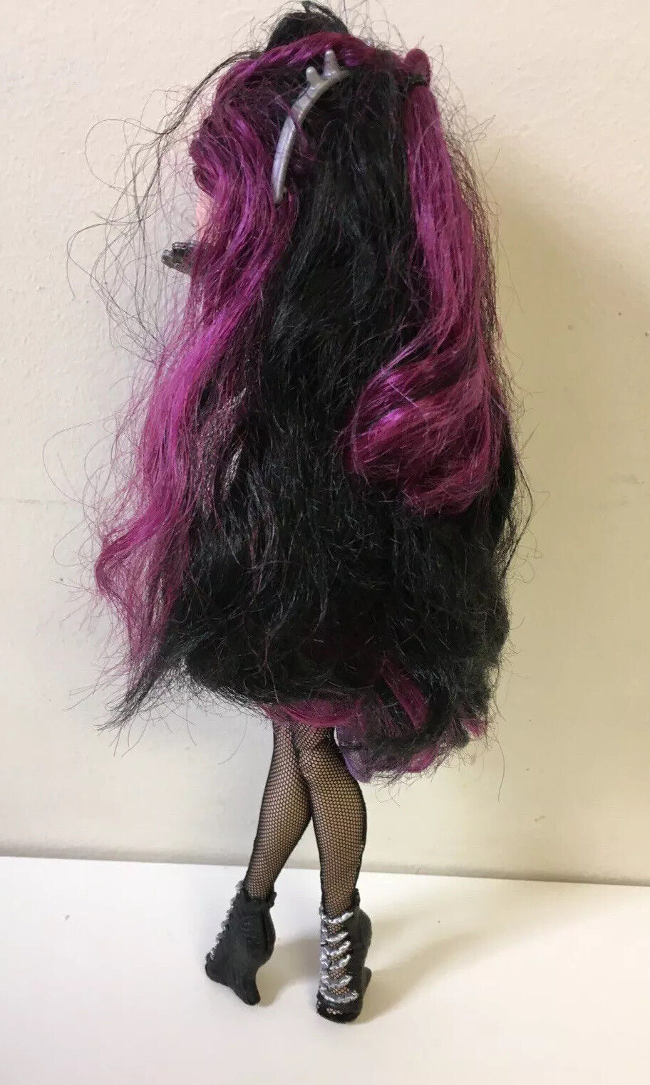 Ever After High First Chapter Raven Queen Doll With Bag And Doll Stand HTF