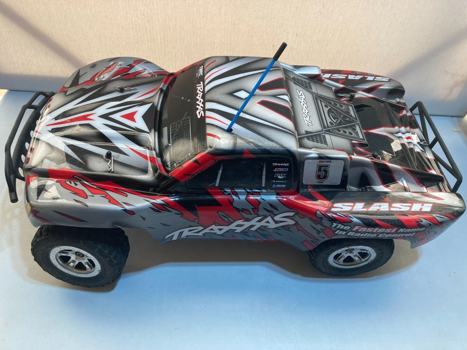 traxxas short course racing carro de controle remoto leia 
