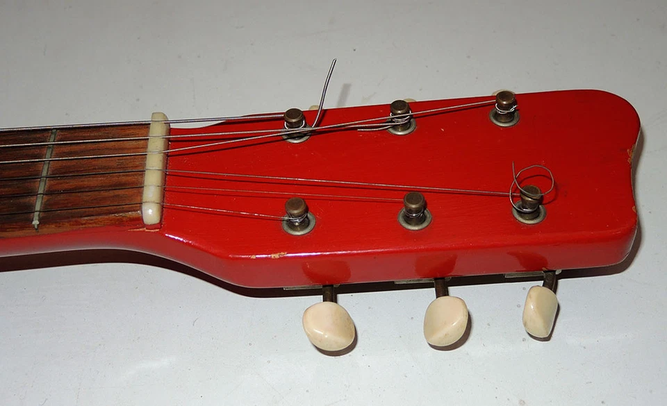 Guitarra Eléctrica Vintage Años 60 Supro Super Seven Escala Corta con Estuche Foto 4 de 4