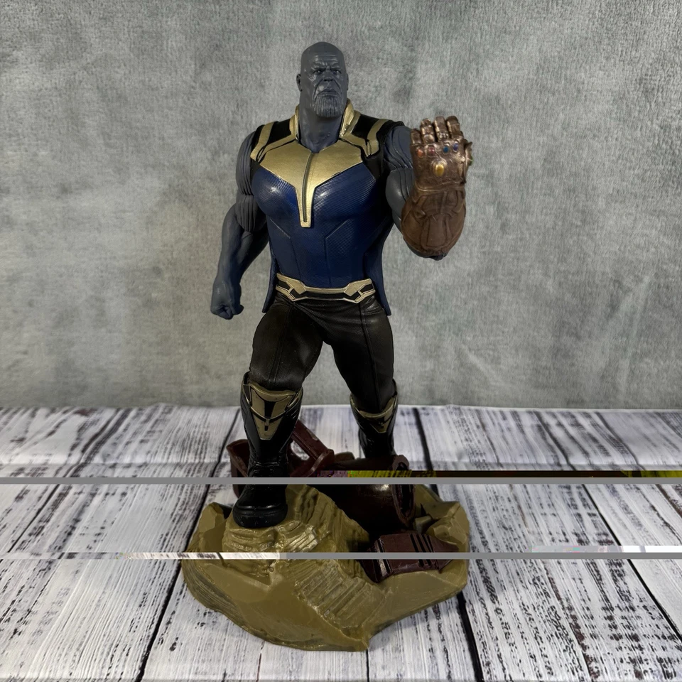 Boneco diorama Avengers: Infinity War THANOS Gallery Diamond Select Toys Marvel - Imagem 2 de 4