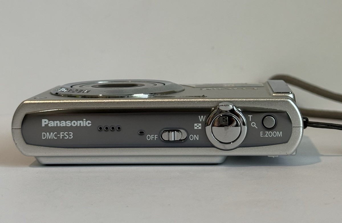【極美品・返品保証】Panasonic LUMIX DMC-FS3 シルバー Amazon | パナソニック デジタルカメラ LUMIX (ルミックス) FS3