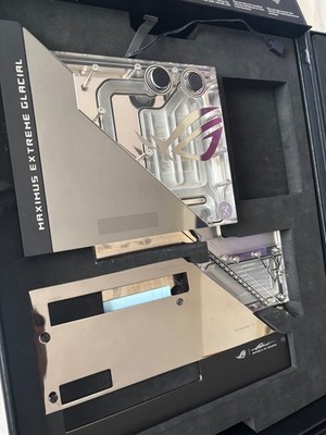 ROG z690 maximus extreme glacial