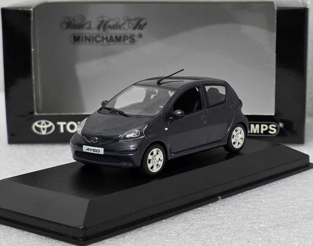 Toyota Aygo 2005 Dark Grey 1:43 Minichamps Dealer Edition