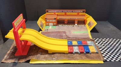 Micro Machines Showdown Tuff Trax Arena Monster Truck Garage Rough Condition 