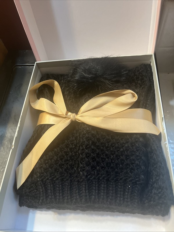 Jessica Simpson Hat and Scarf Set One Size Black NWOT Women's Gift Item Must See