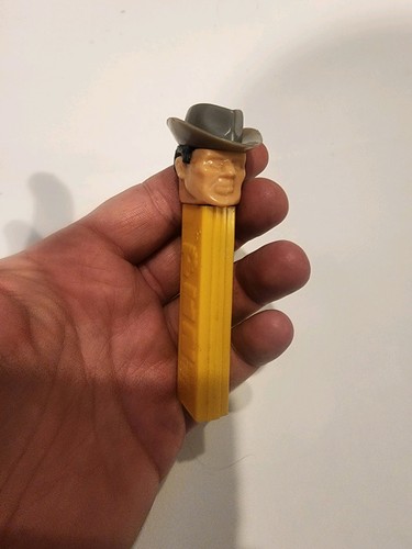 PEZ SPENDER COWBOYHUT GELB STIEL OLIV 1973 VINTAGE OHNE FÜSSE MADE IN AUSTRIA