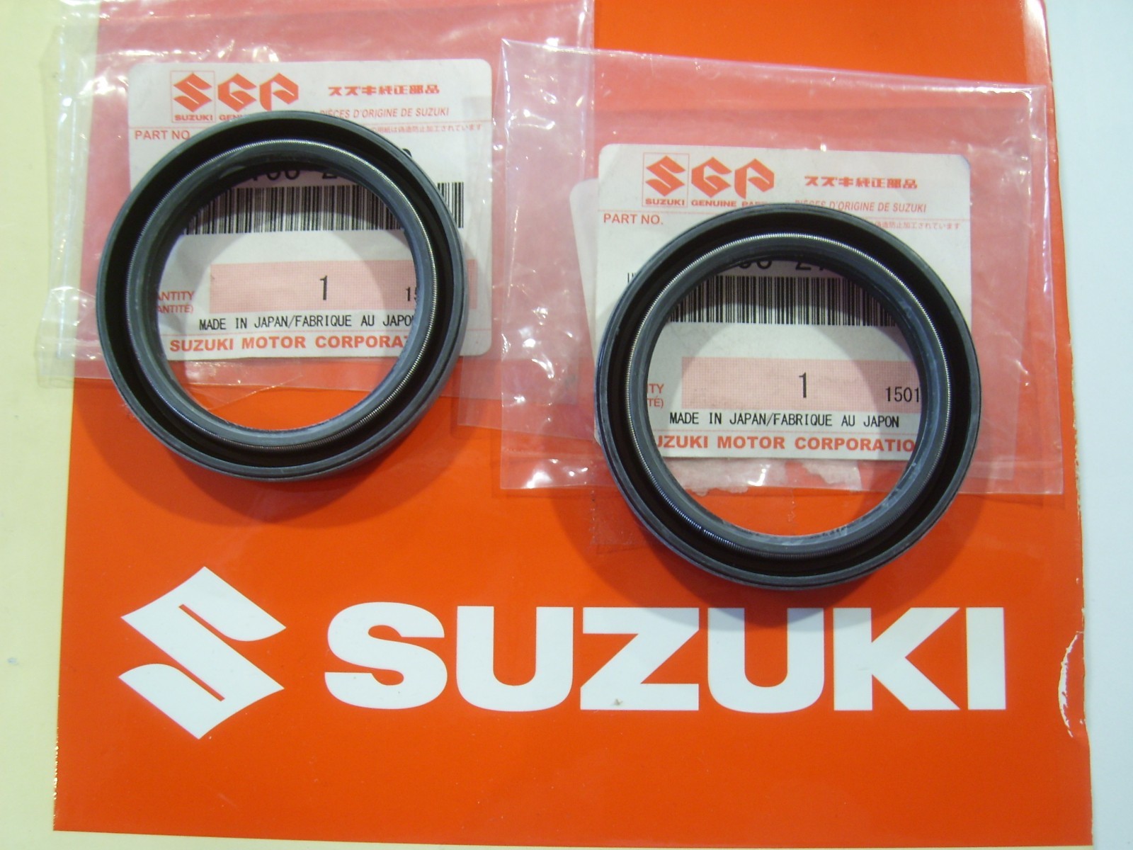 Genuine Suzuki Set of Front Fork Seals GSF600 9598 GSF400 Bandit