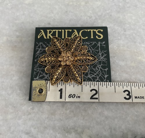 NOS Tag Artifacts Gold Tone Rhinestone Flower Brooch Pin - Picture 4 of 4