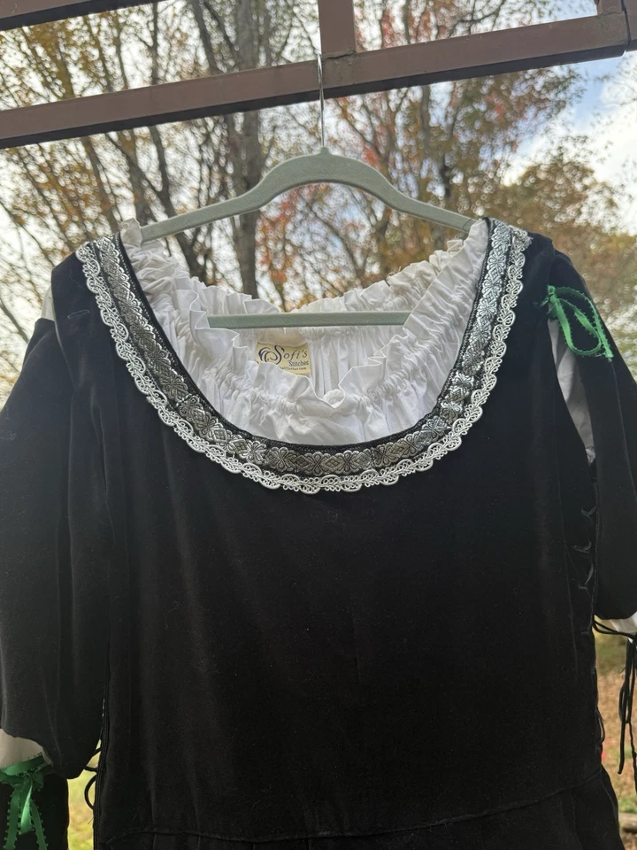 NWT Sofi’s Stitches Black Velvet Medieval Gown W/ Detachable Sleeves And Chemise - Image 3 of 4