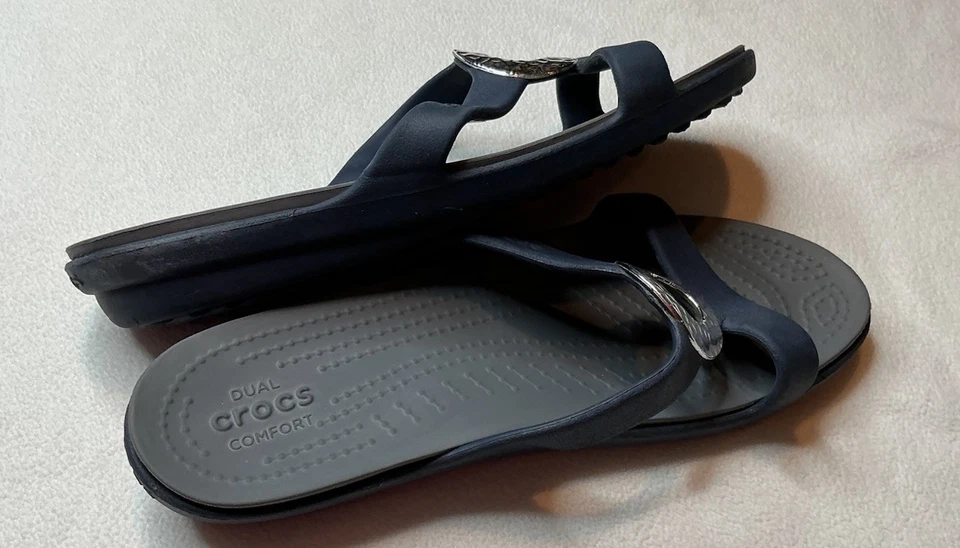 Crocs Womens Sanrah Navy Blue Silver Beveled Circle Slide Sandals 9 - Image 4 of 4