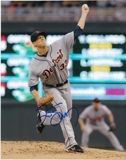 DREW SMYLY  DETROIT TIGERS    ACTION SIGNED 8x10