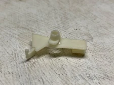 NEW GM Opel Left Front Door Lock Rod Clip Omega A Tigra Astra F Vectra A 134791