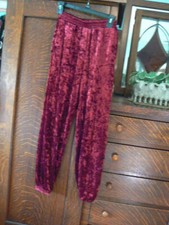 WOMANS BURGUNDY VELVET JOGGING PANTS WITH ELASTIC WAIST AND ANKLE  SIZE M