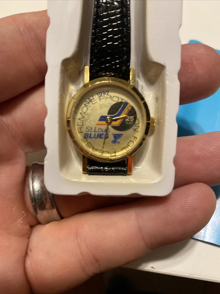 Vintage Ladies NHL St Louis Blues Collectible 25 Anniv Watch Leather Band IN BOX - Image 3 of 4