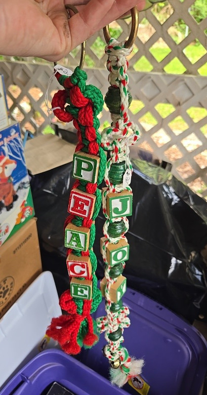 2 Vnt Macrame Christmas Peace&Joy Blocks Bell Sign Hanger Red Green Yarn Decor
