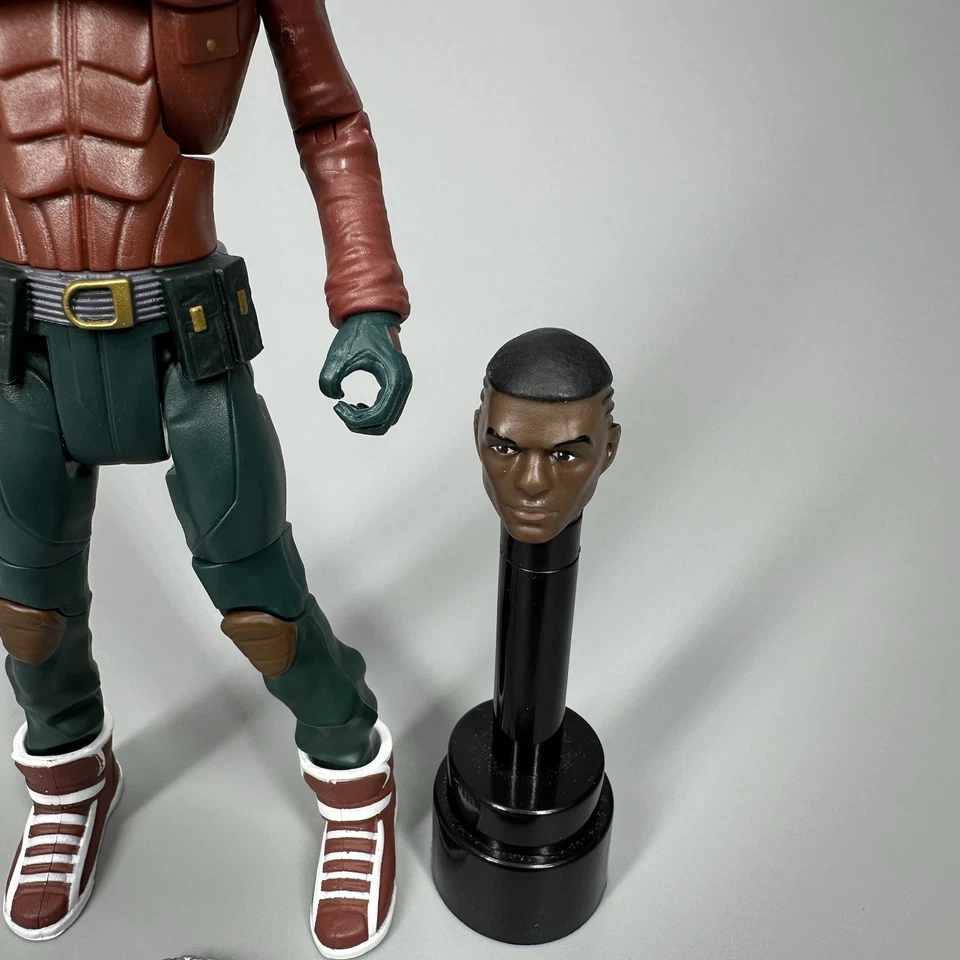 Figura de acción Mattel DC Multiverse We Are Robin Duke Thomas 6" - Completa Foto 2 de 4