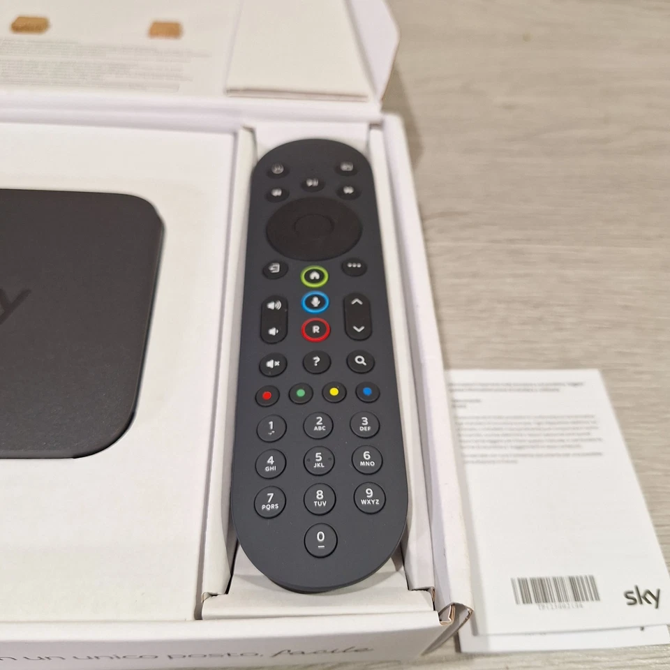 Sky Q Mini Box WiFi Internet Decoder Digitale Terrestre DVB T2 IP061 - Immagine 2 di 4