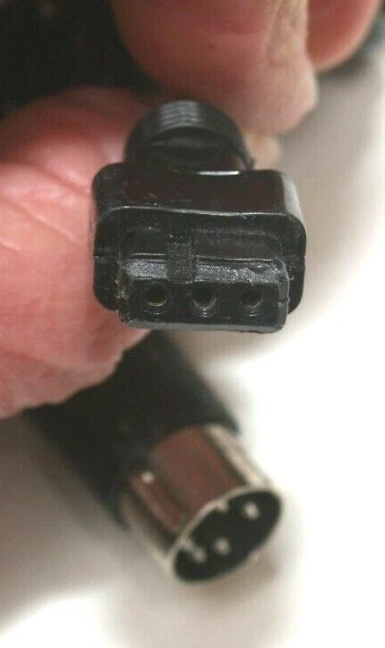 QUANTUM TURBO BATTERY TO CANON FLASH CONNECTOR CORD--MODEL CZ - Image 4 of 4