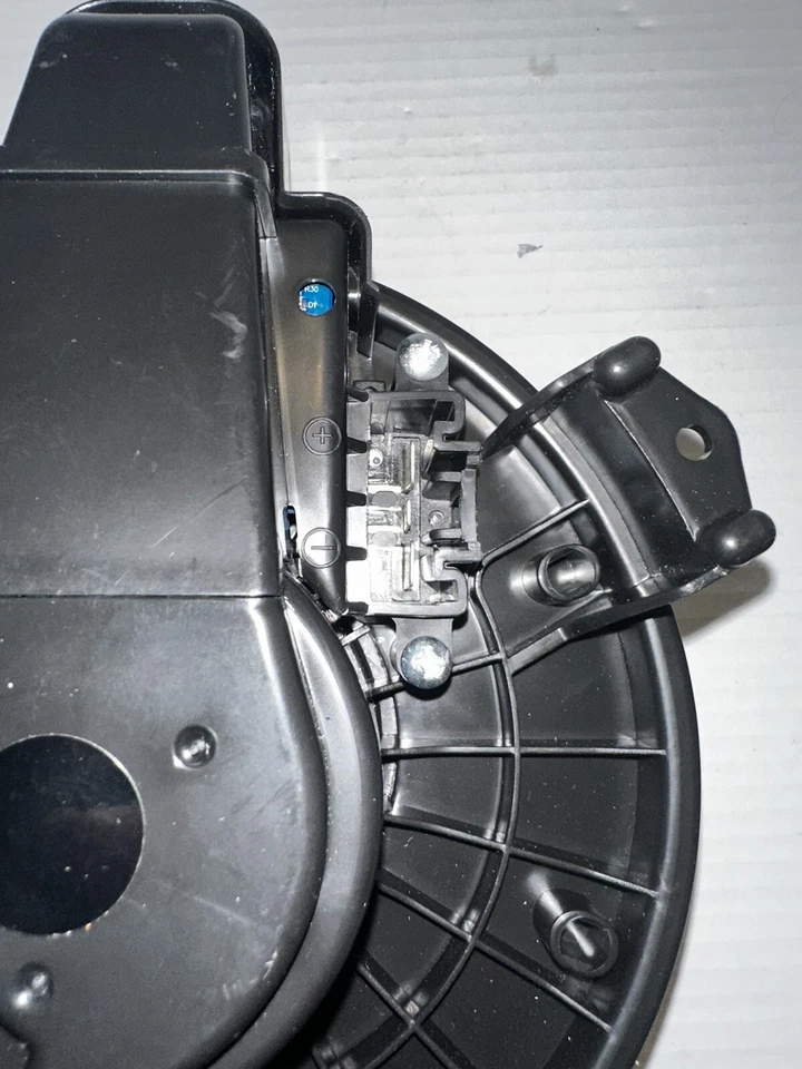 Motor soplador UAC HVAC para Toyota Prius V 2012-2016 - identificación de aire de calefacción Foto 2 de 3