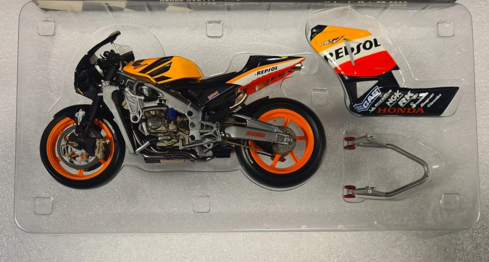 HONDA RC211V REPSOL HONDA TEAM V.ROSSI GP2003 1/12 122037196 MINICHAMPS - Immagine 3 di 3