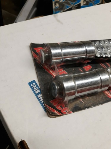 Accutronix Foot Pegs - Picture 2 of 3