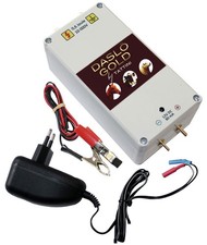 Elektrozaungerät mit 12V-Batterie und 230V-Strom für Zäune bis zu 2,5 km für Pfe