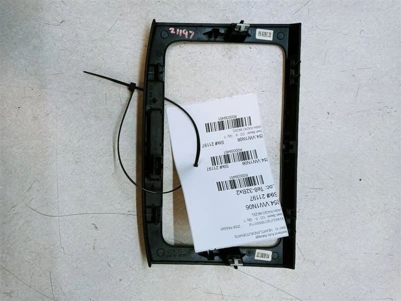 2006-2010 VOLKSWAGEN PASSAT CENTER DASHBOARD RADIO TRIM BEZEL OEM 3C0858069 - Image 2 of 3