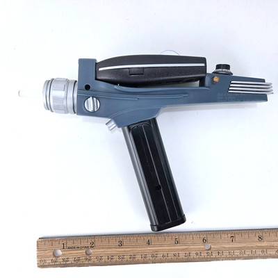 2008 Star Trek Diamond Select Phaser Very Good Untested