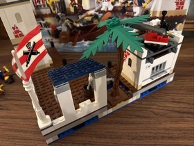 LEGO Pirates 6242 Soldiers&rsquo; Fort Complete w/ Box & Instructions Mint Condition
