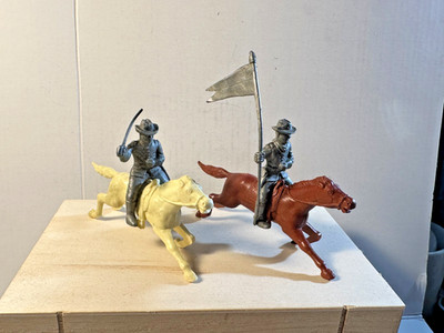 Mark 1950's VTG Fort Apache/Fort Dearborn silver 45mm Cavalry figures.
