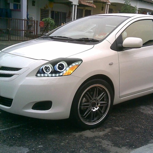 Juego de faros proyectores carcasa negra LED DRL para Toyota Yaris 2007-2011 sedán - Imagen 9 de 9