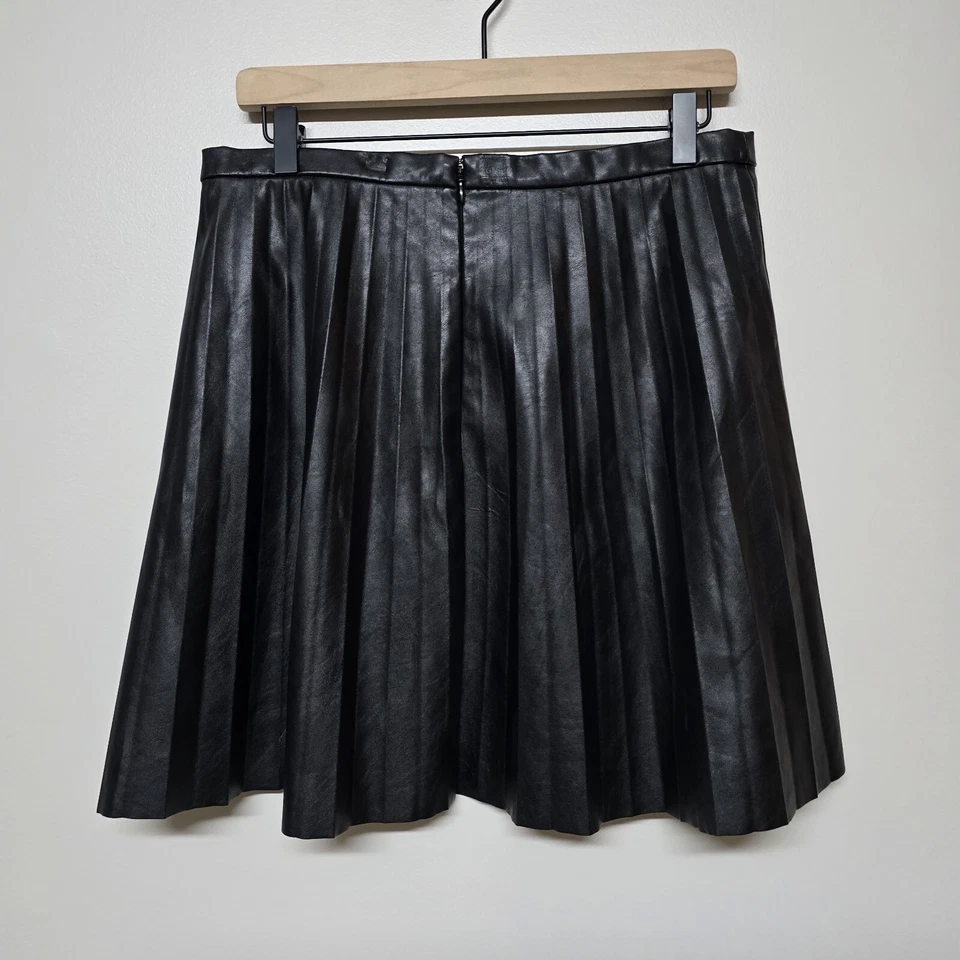 Minifalda plisada de cuero sintético negra talla 8 J.Crew para mujer de 18" Foto 4 de 4