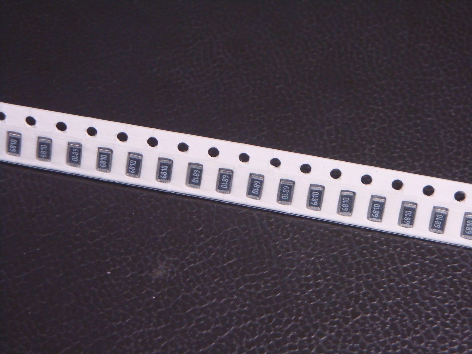 Lot of 75 CRCW1206681RFKTA Vishay Resistor 681 Ohm 1% 1/4W 1206 ...