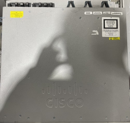Cisco WS-C3850-24XS-S 24 Port SFP+ Ethernet Switch w/2x 715W PSU - Afbeelding 2 van 4