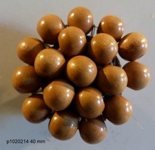 BOUTON Original   Composé de petites BOULES bois  40 mm