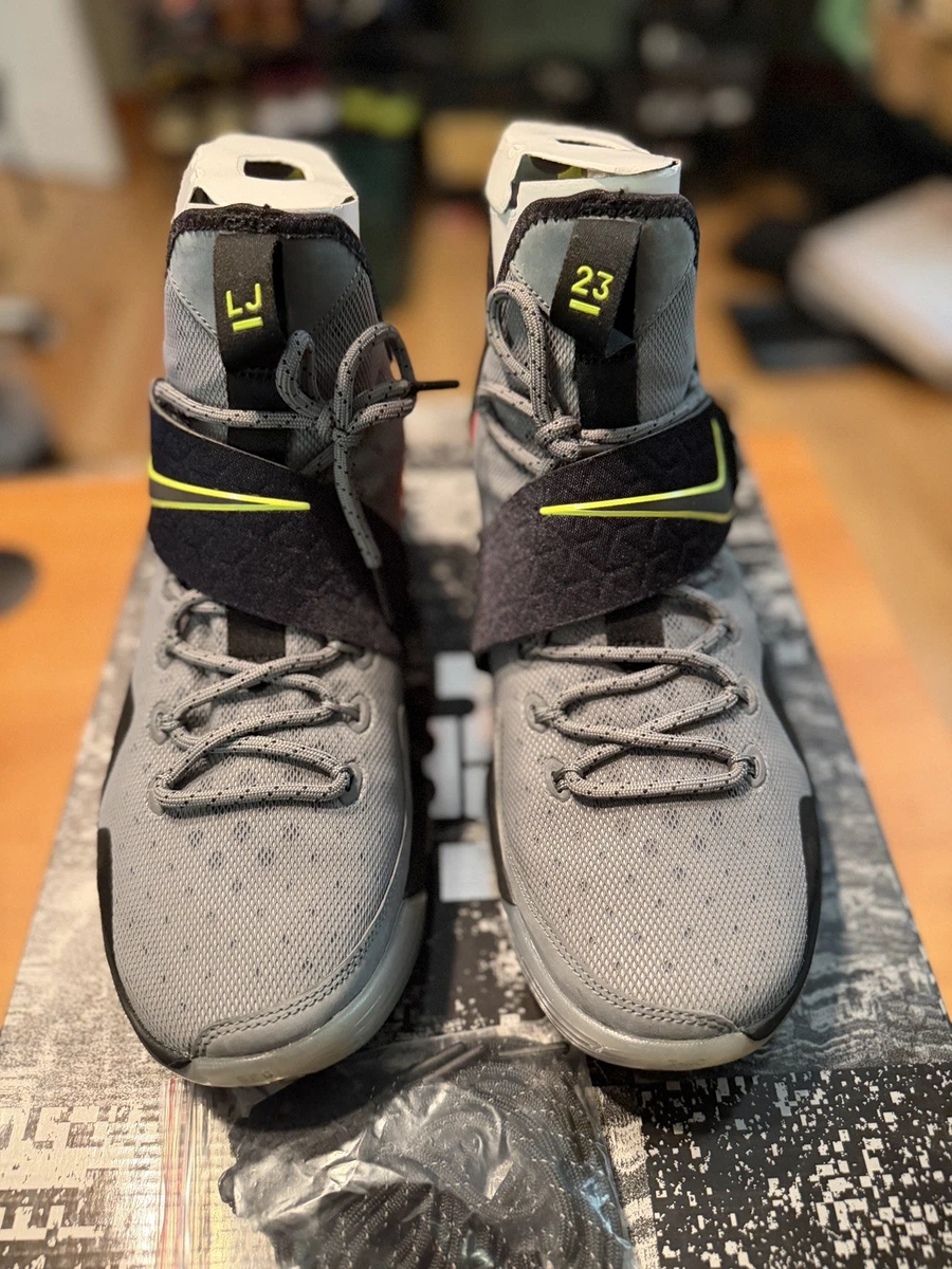 Preços baixos em Nike LeBron 14 Out of Nowhere | eBay