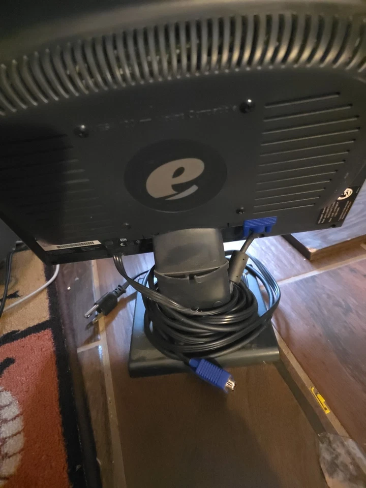 eMachines Monitor 15” 500G E15T4 Gray Good Condition - Image 4 of 4