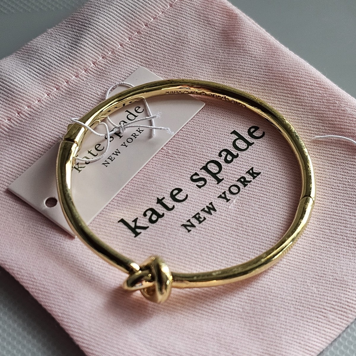 【国内発送】katespade＊ Spade Hinge Bangle Spot The Spade Metal 5mm Hinge Bangle | Kate Spade Outlet